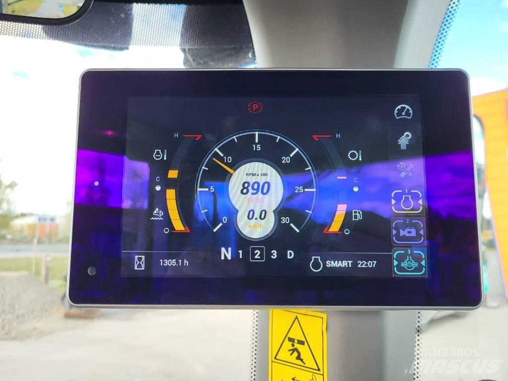 CASE 821G Chargeuse sur pneus
