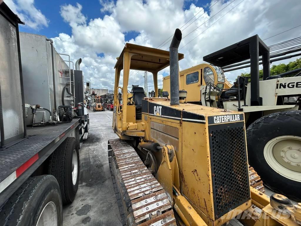 CAT D 3 C III Bouteurs sur chenilles