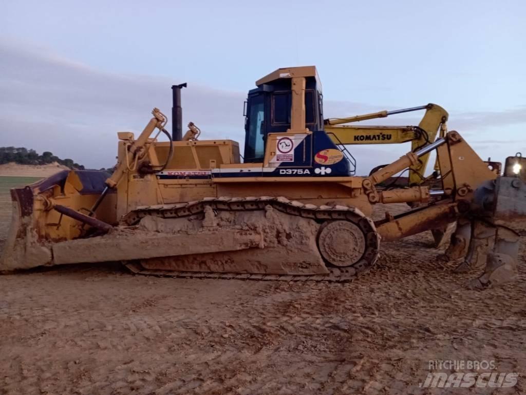 Komatsu D 375 A-2 Bouteurs sur chenilles