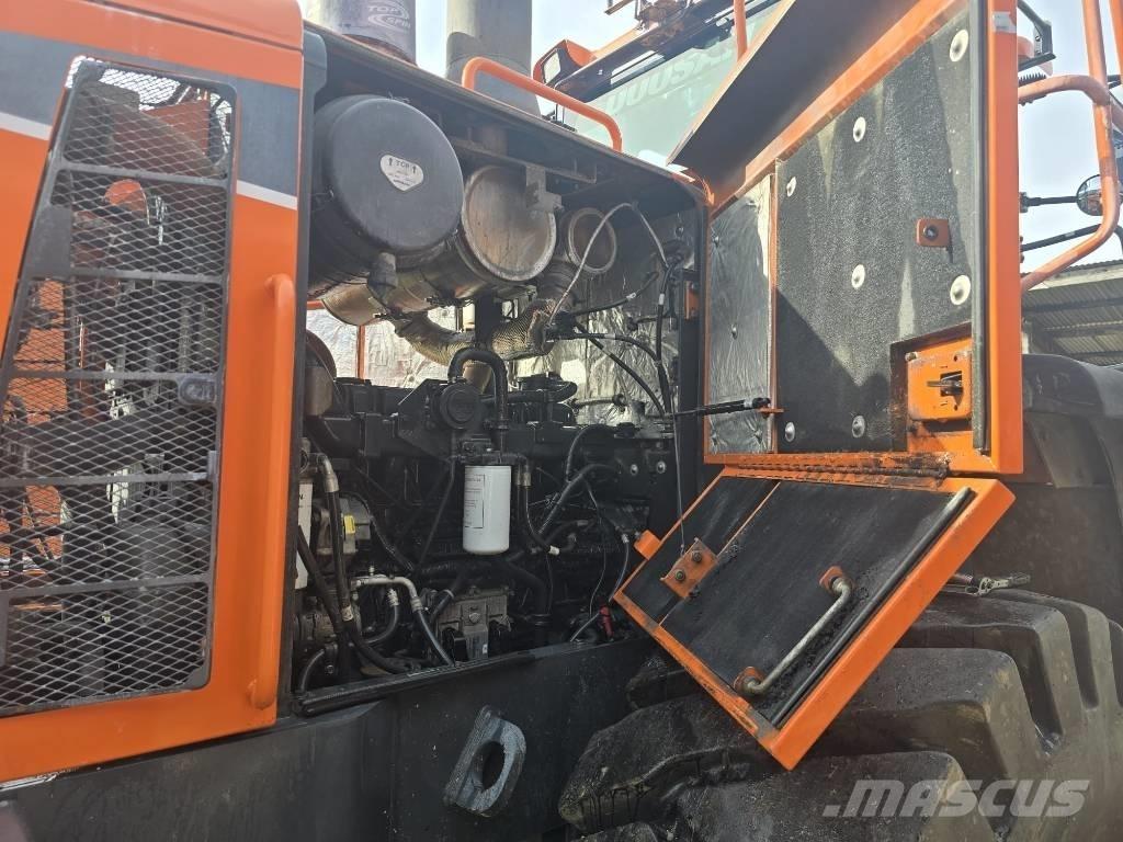 Doosan DL 300-5 Chargeuse sur pneus
