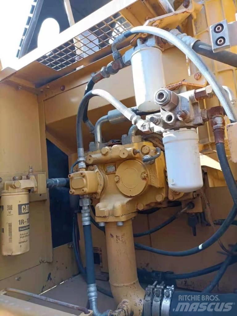 CAT 329 D L Pelle sur chenilles