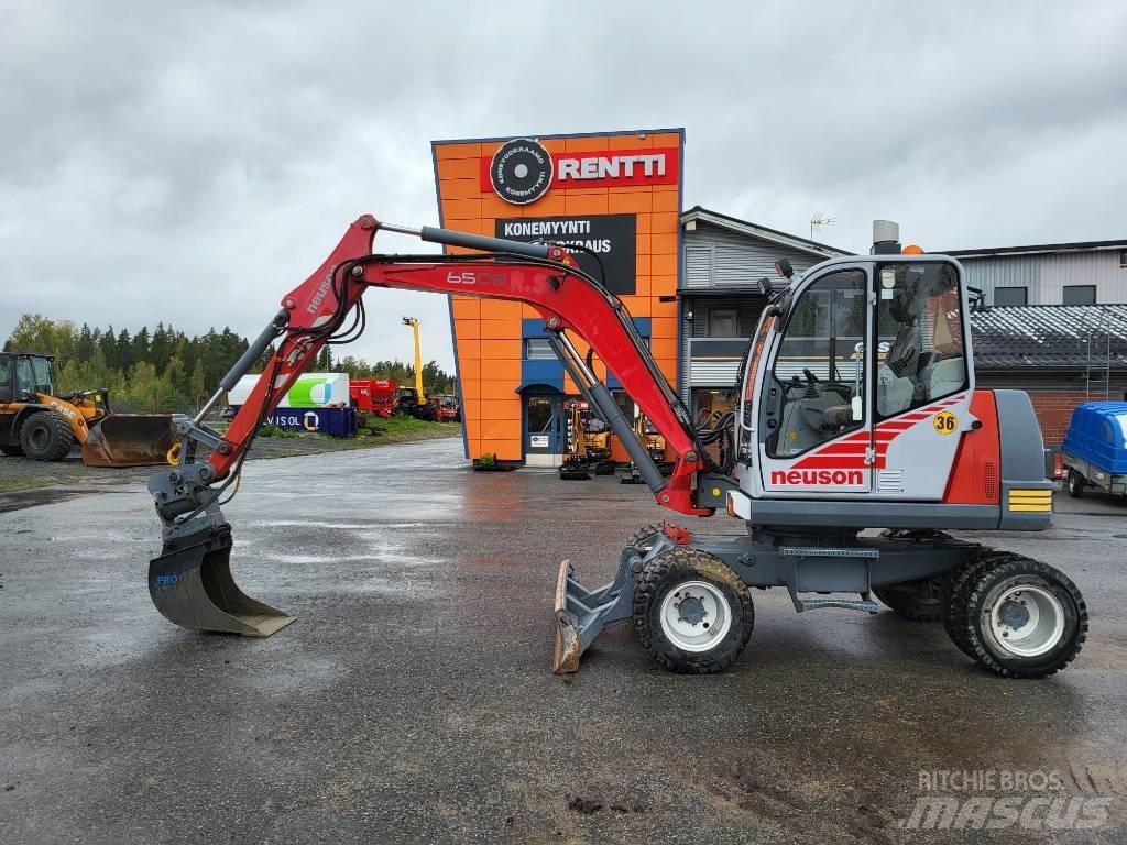 Neuson 6502 WD Pelle sur pneus