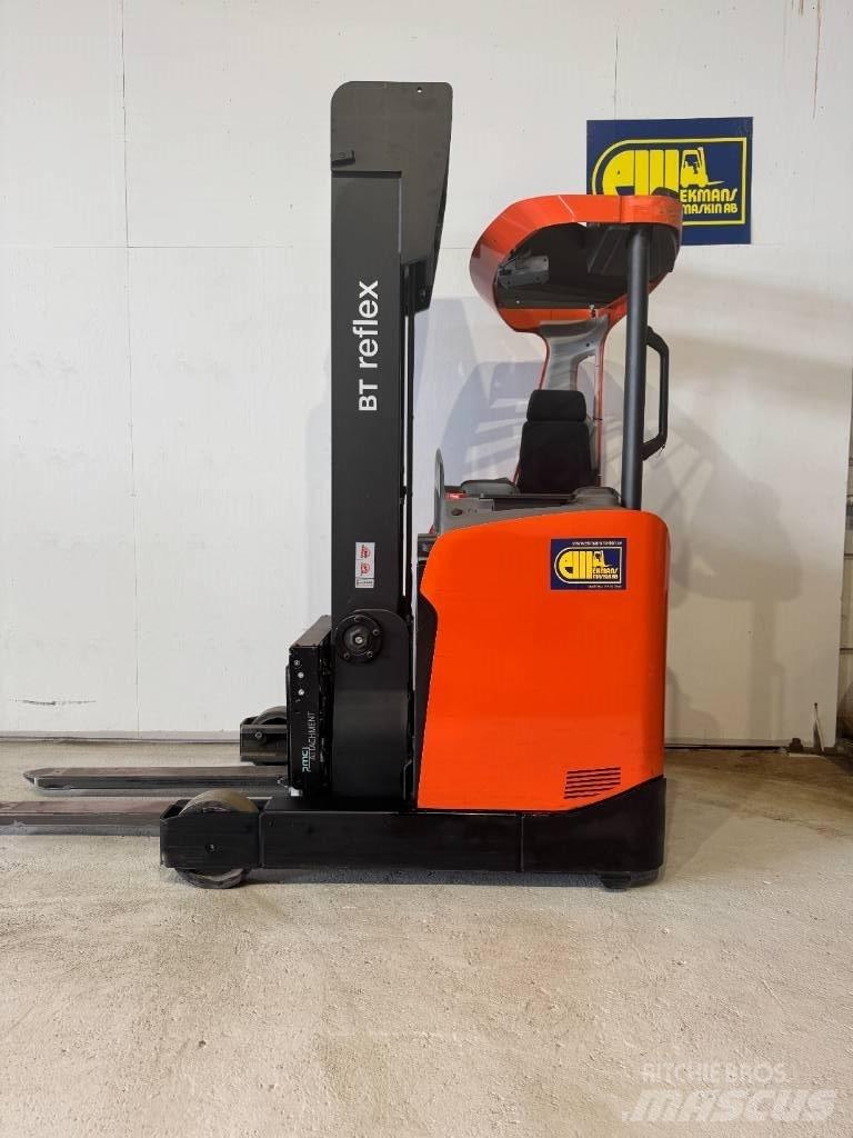 BT RRE140H Chariot à mât rétractable