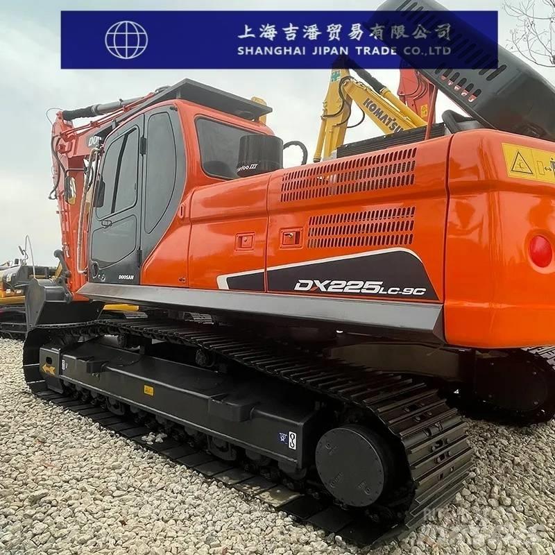 Doosan DX 225 Pelle sur chenilles