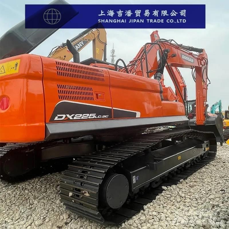 Doosan DX 225 Pelle sur chenilles