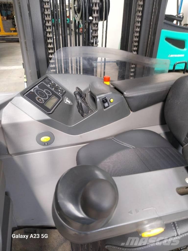 Mitsubishi RBM25N3 Chariot à mât rétractable