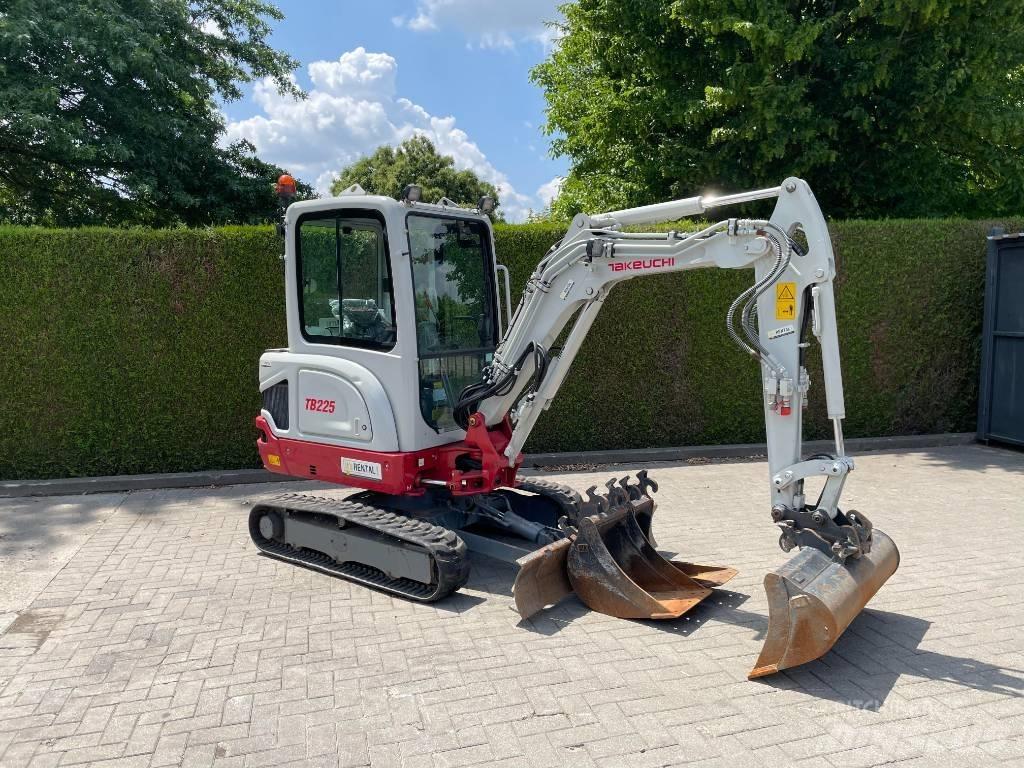 Takeuchi TB 225 Mini pelle < 7t