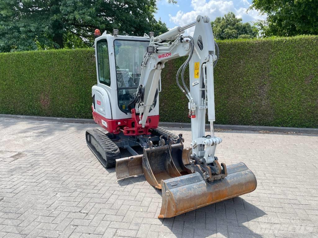 Takeuchi TB 225 Mini pelle < 7t