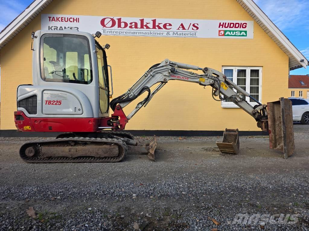 Takeuchi TB 225 Mini pelle < 7t
