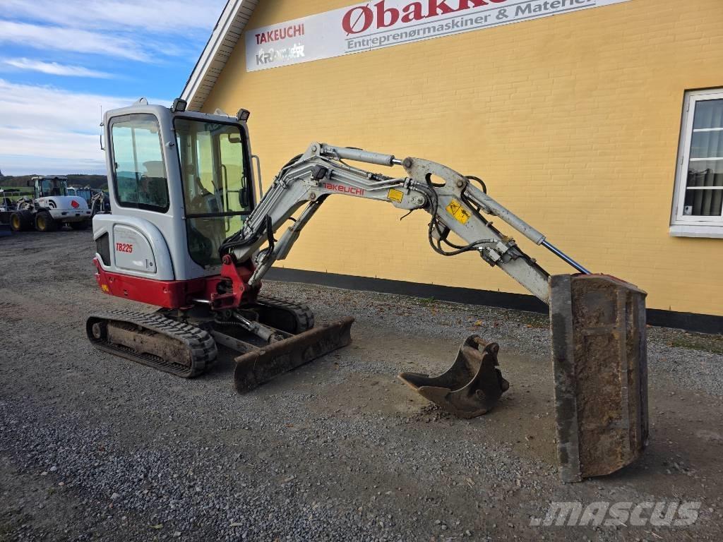 Takeuchi TB 225 Mini pelle < 7t