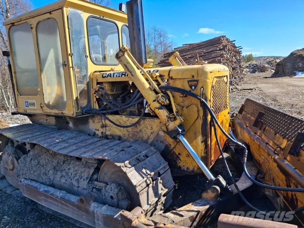CAT D 4 D Bouteurs sur chenilles