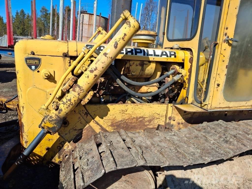 CAT D 4 D Bouteurs sur chenilles