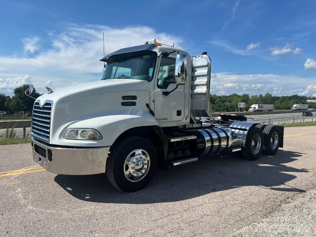 Mack CXU 613 Tracteur routier