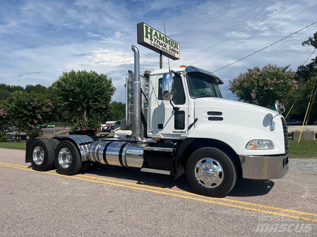 Mack CXU 613 Tracteur routier
