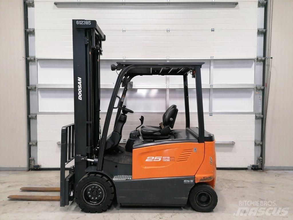 Doosan B25X-7 Chariots élévateurs électriques
