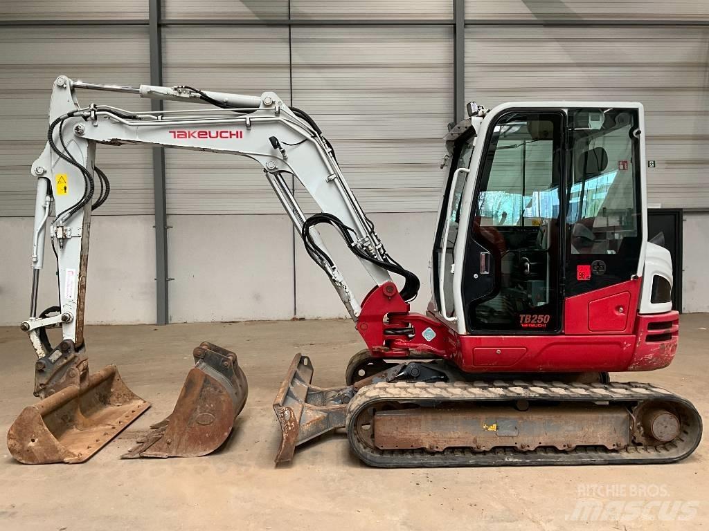 Takeuchi TB 250-2 Mini pelle < 7t