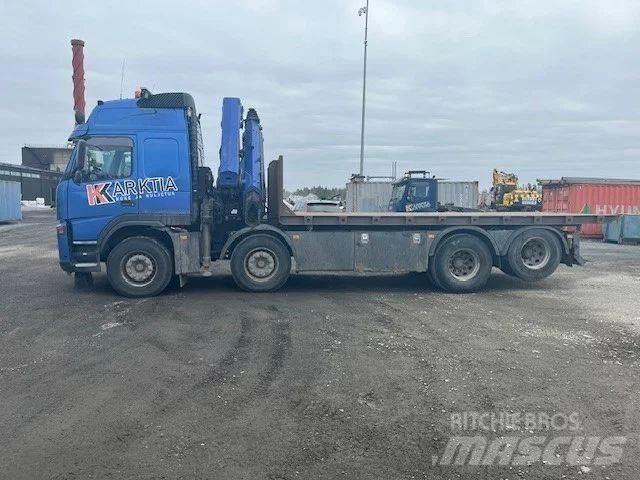 Volvo FM 13 Camion plateau ridelle avec grue
