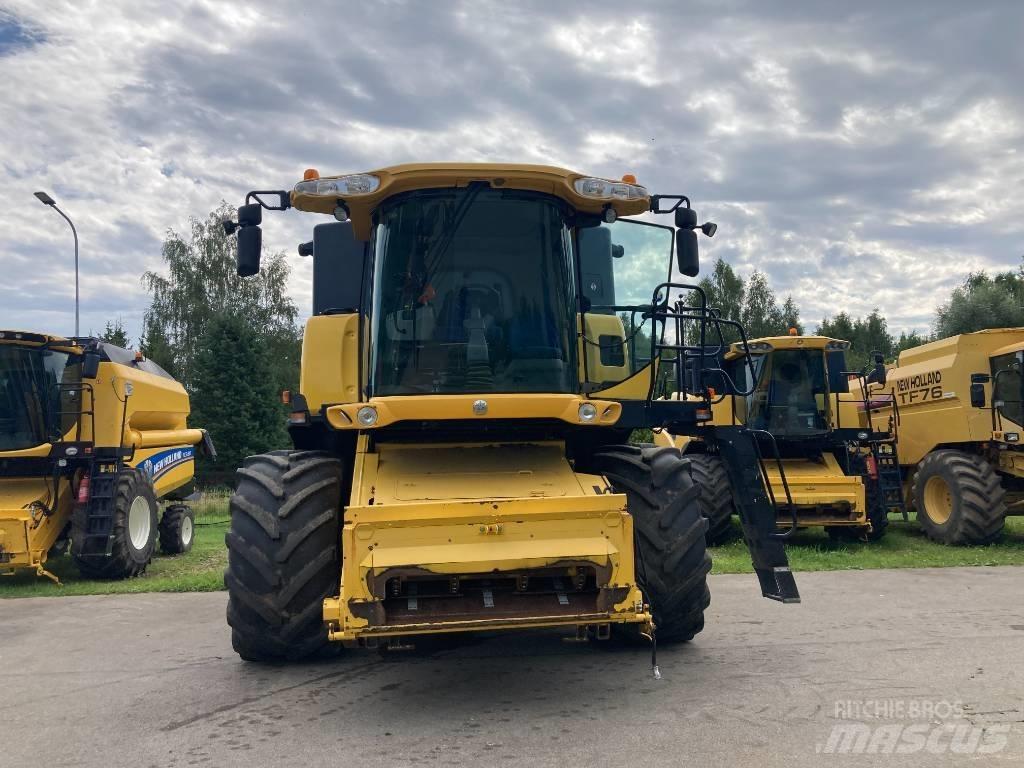 New Holland CX 8070 Moissonneuse batteuse