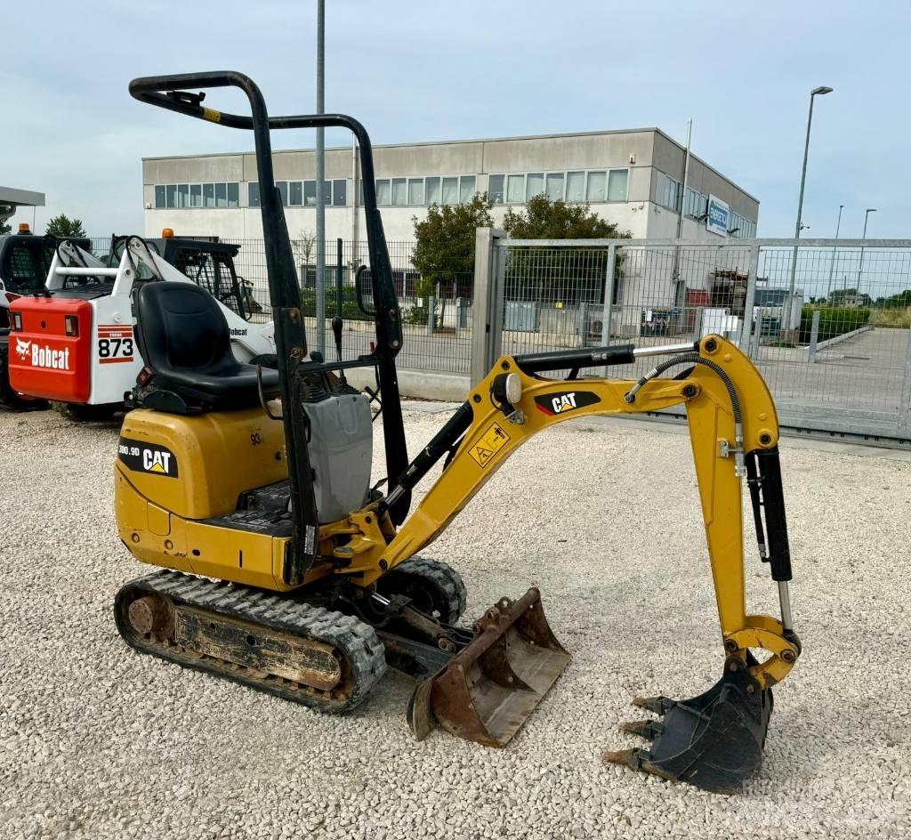 CAT 300.9 D Mini pelle < 7t