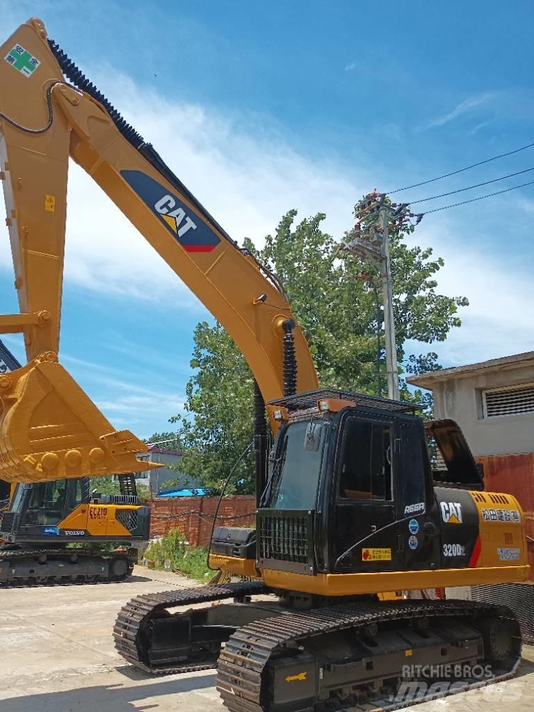 CAT 320 D2 Pelle sur chenilles