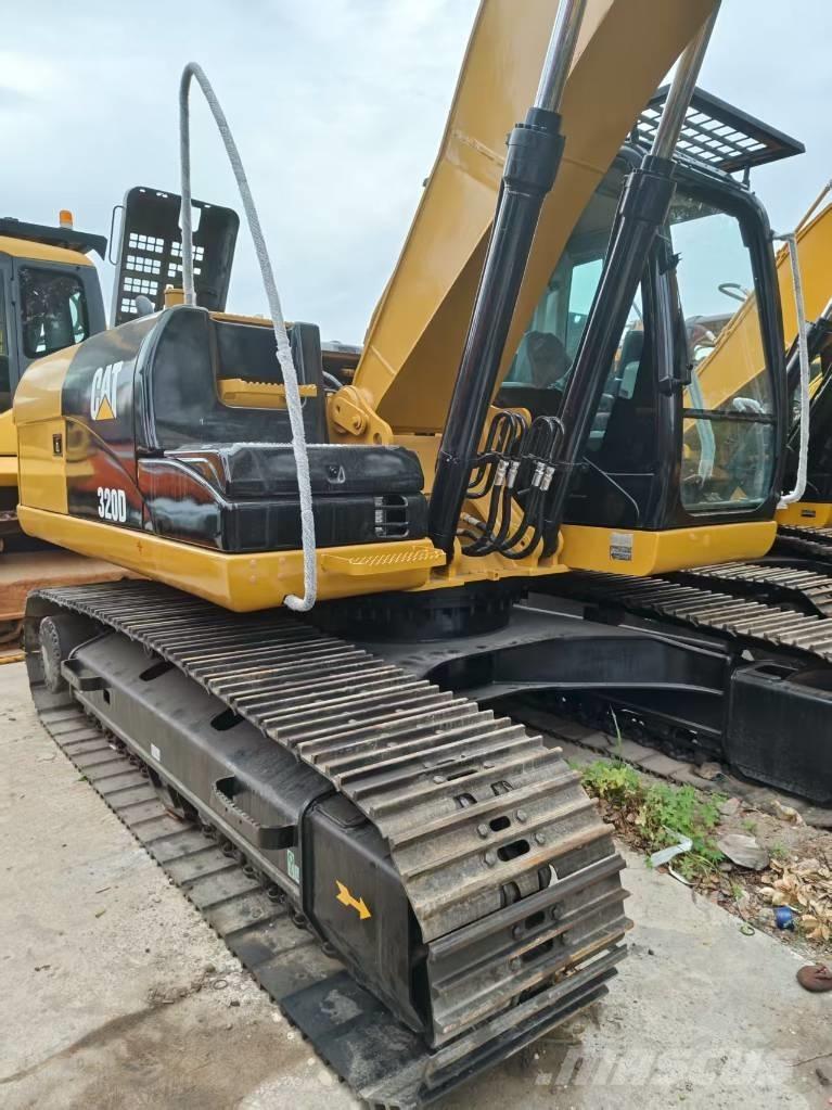 CAT 320 D Pelle sur chenilles