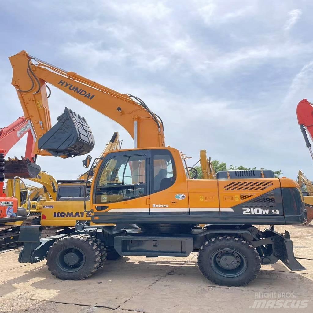 Hyundai R210W-9 Pelle sur pneus