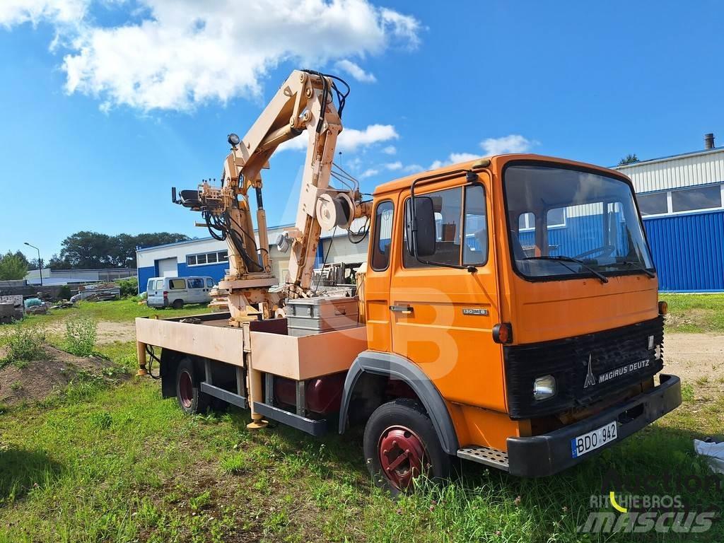 Magirus 130 M 8 Camion plateau