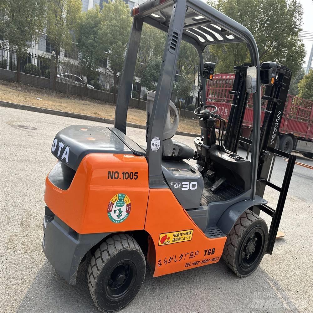 Toyota 8 FDK 30 Chariots diesel