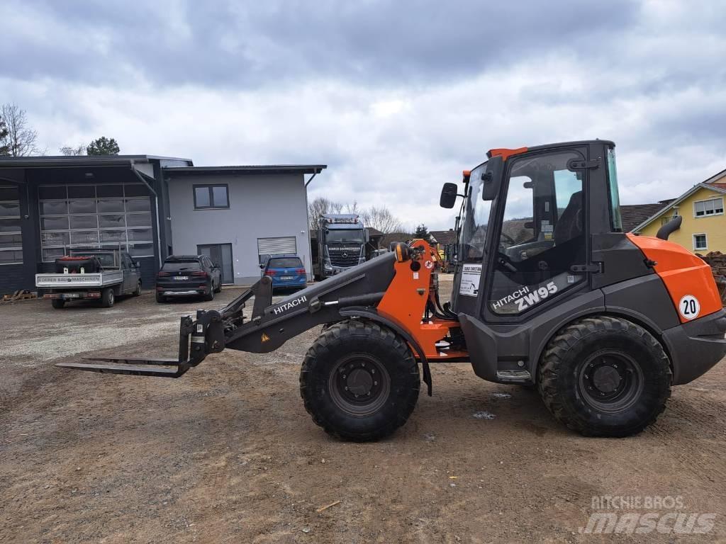 Hitachi ZW 95-6 Chargeuse sur pneus