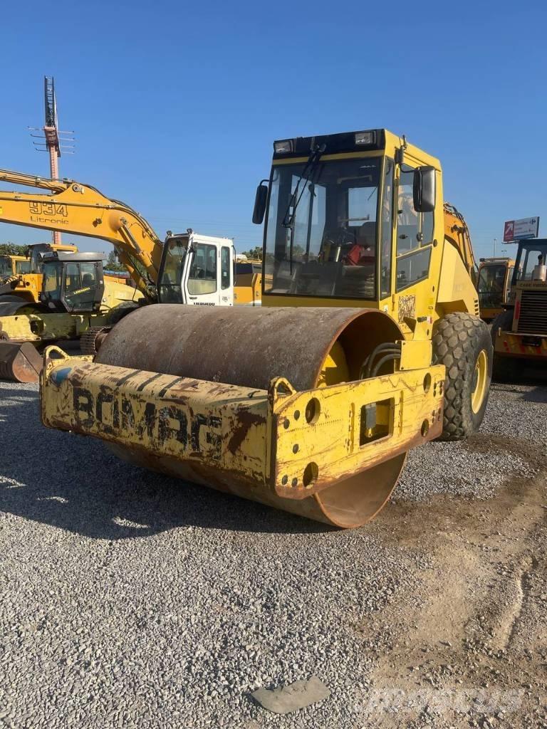 Bomag BW 213 D-3 Rouleaux monocylindre