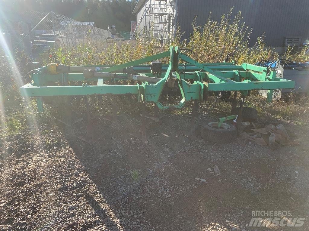  Kvik-up 4000 Déchaumeur, cultivateur