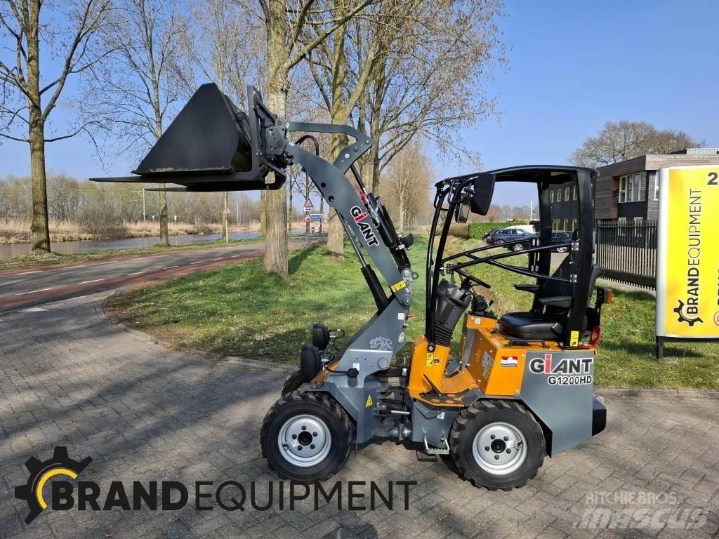 GiANT G1200HD Chargeuse sur pneus