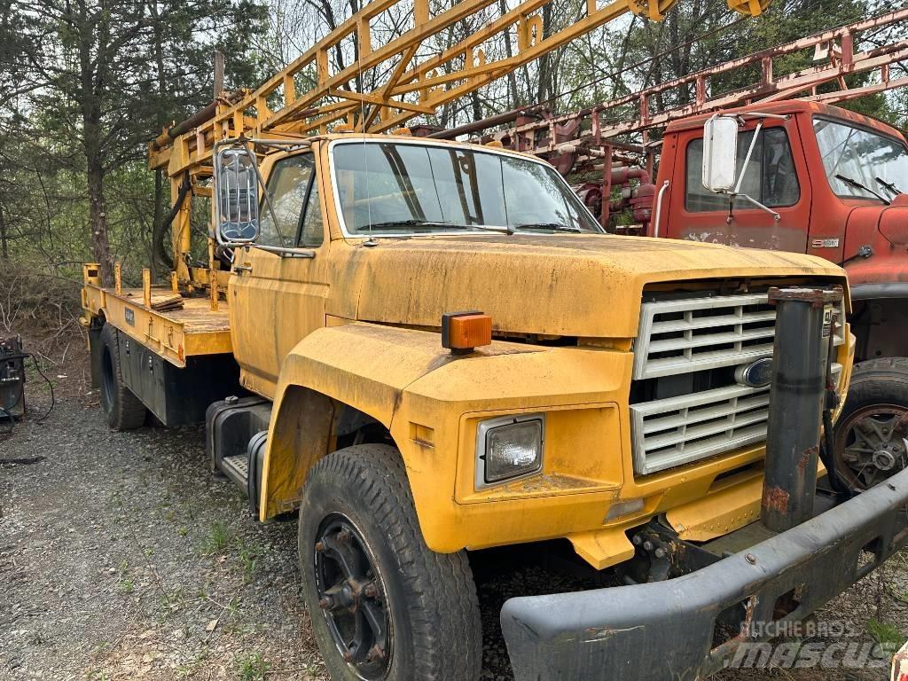 Ford F 700 Camion plateau
