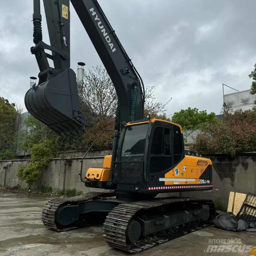 Hyundai R220LC-9S Pelle sur chenilles