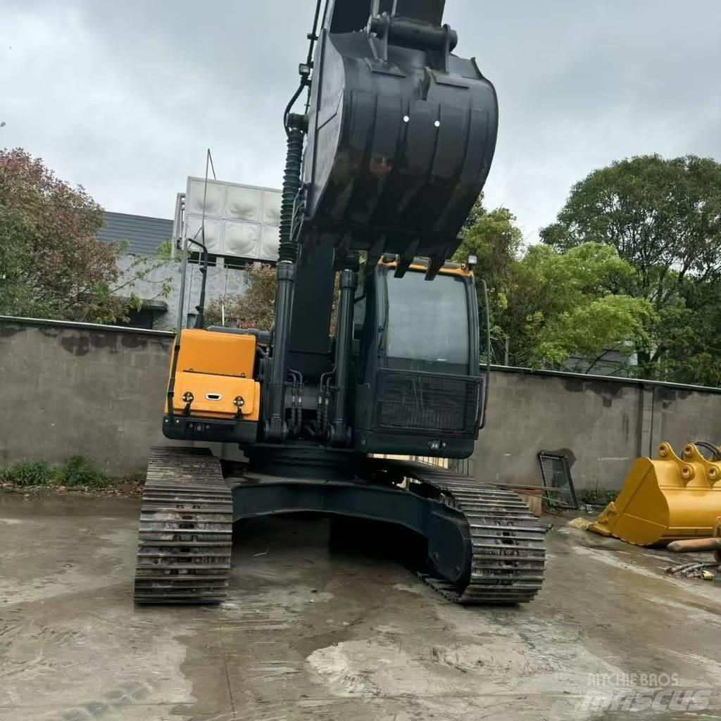 Hyundai R220LC-9S Pelle sur chenilles