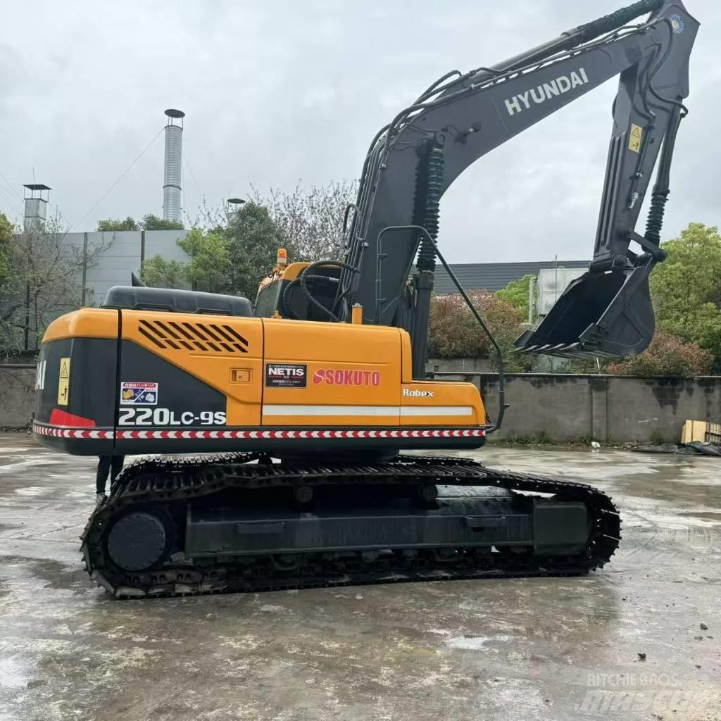 Hyundai R220LC-9S Pelle sur chenilles