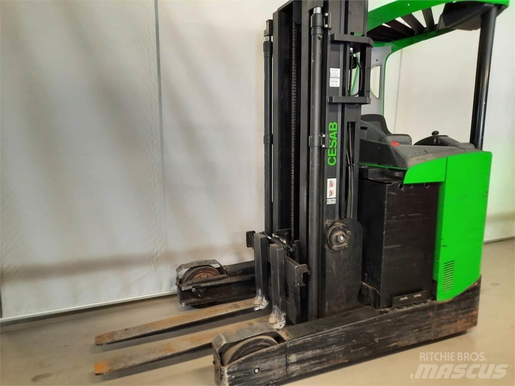 Cesab R 325 Chariot à mât rétractable