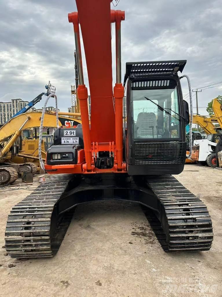 Hitachi ZX 200 Pelle sur chenilles