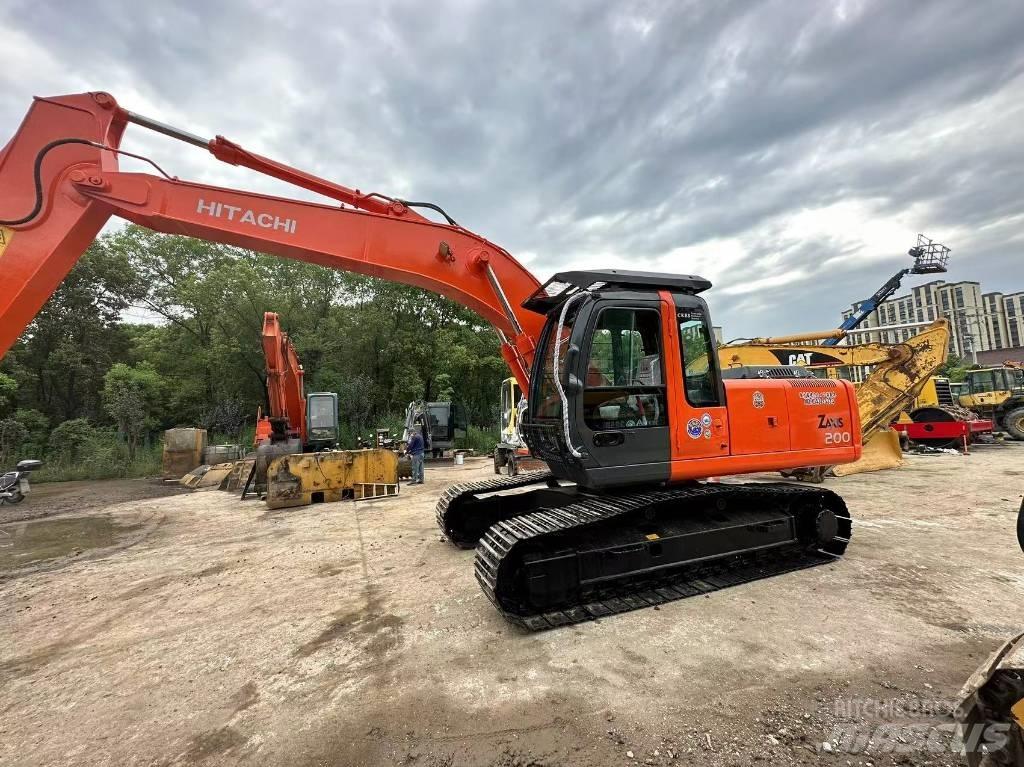 Hitachi ZX 200 Pelle sur chenilles