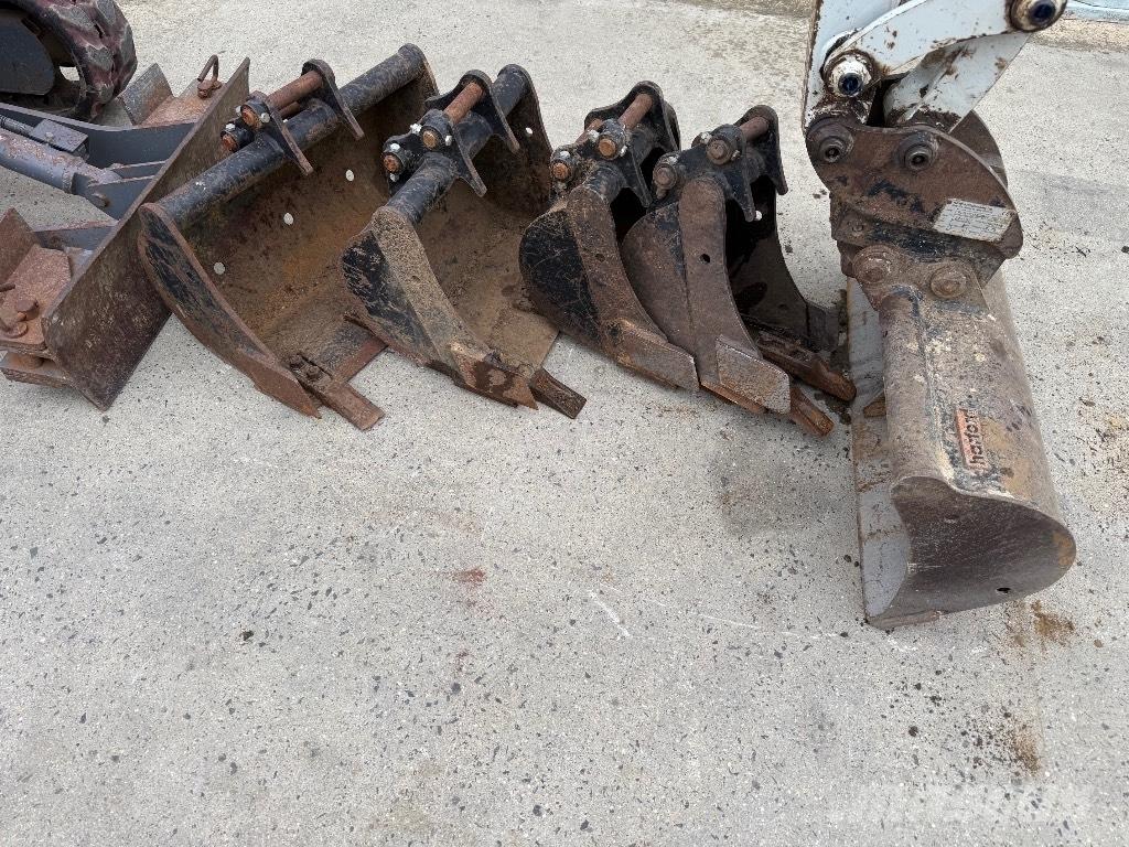 Takeuchi TB 210 Mini pelle < 7t