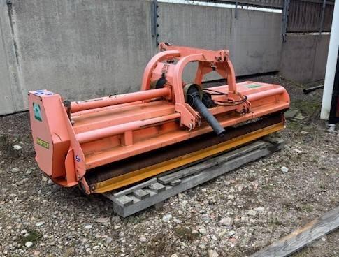 Agrimaster RV 320 Broyeur / Gyrobroyeur / Epareuse