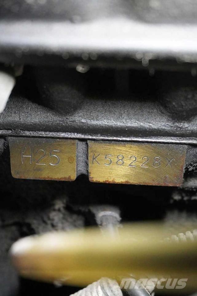 Nissan UGD02 A 32 PQ Chariots GPL