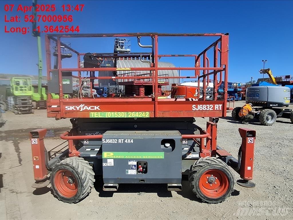 SkyJack SJ 6832 RT Nacelle ciseaux