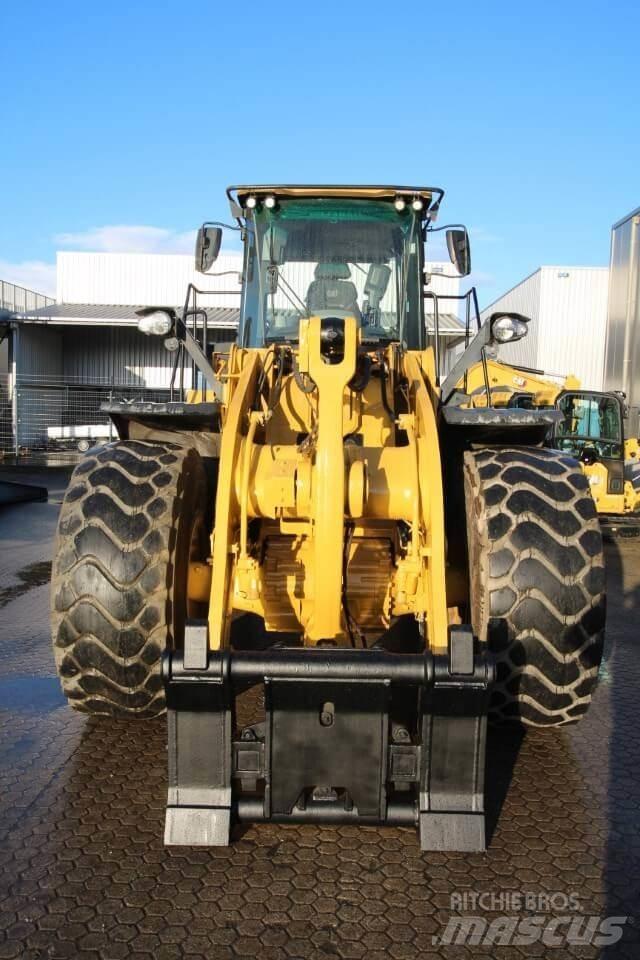 CAT 966M Chargeuse sur pneus