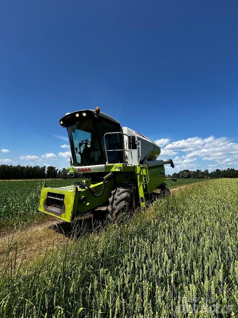 CLAAS Avero 240 Moissonneuse batteuse