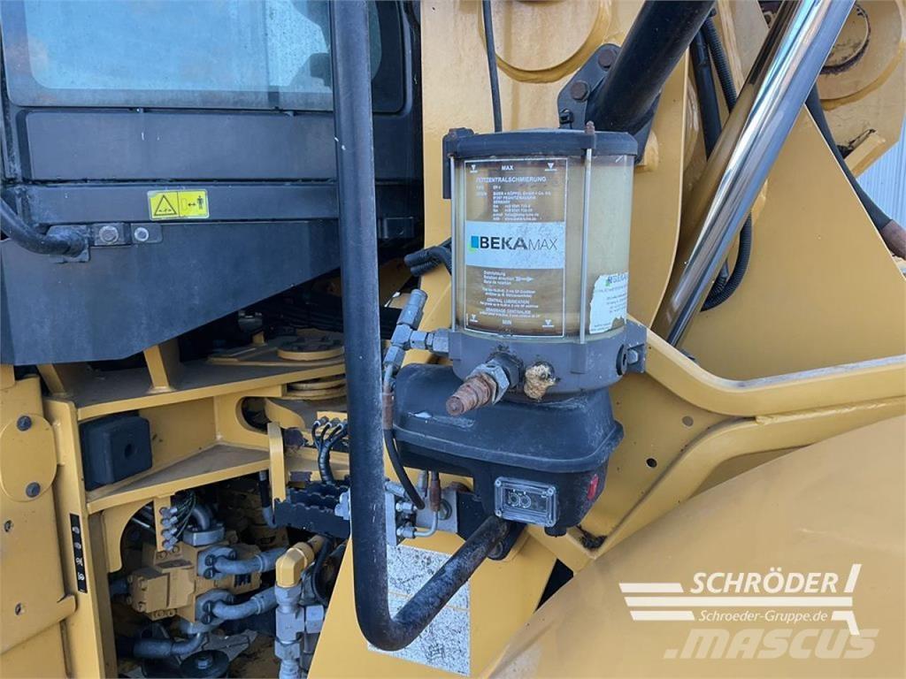  938 M Chargeuse sur pneus