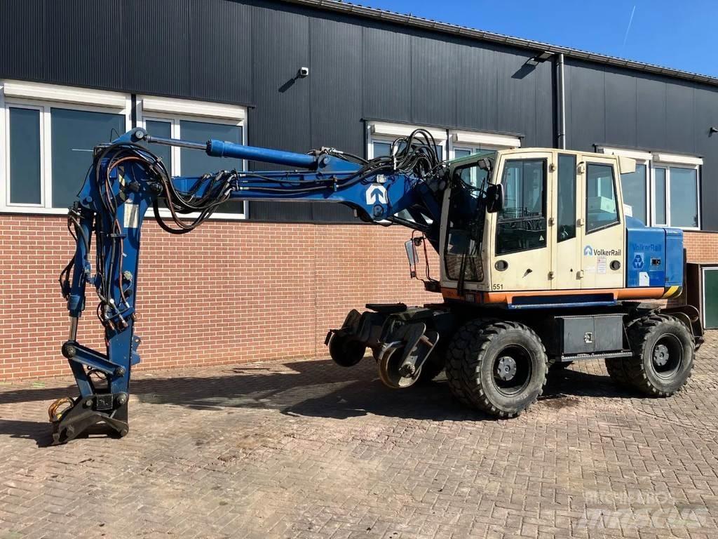 Atlas 160WSR Pelle sur pneus