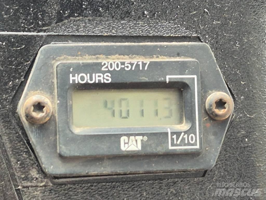 CAT 236 B Chargeuse compacte