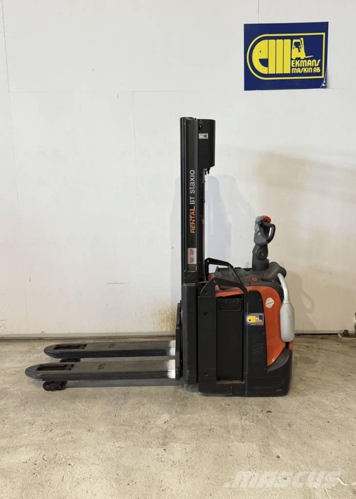 BT truck SPE 120L Gerbeur accompagnant