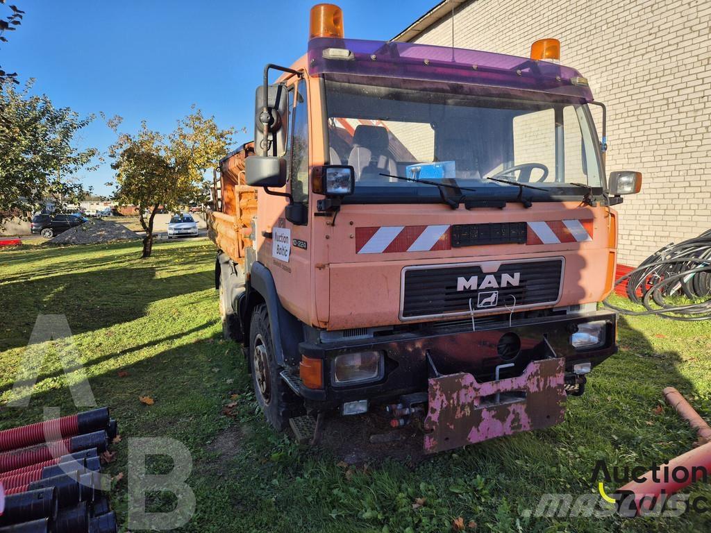 MAN L27 Camion benne